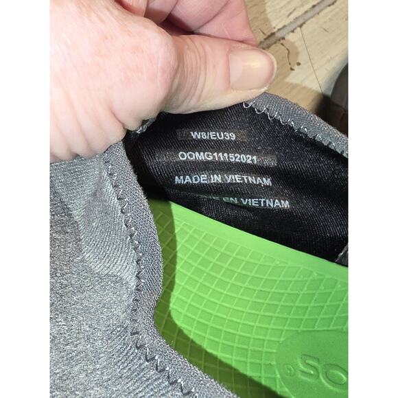 OOFOS Women's OOMG Eezee Low Gray Camo Shoes Size 8 Comfort Shoes - Picture 7 of 7